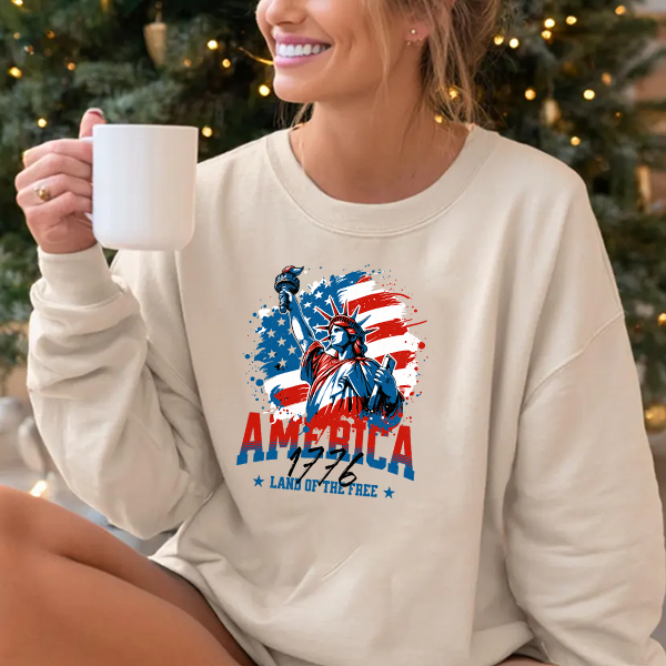 Sweatshirt - "America 1776 Land of the Free" Patriotic Statue of Liberty Crewneck
